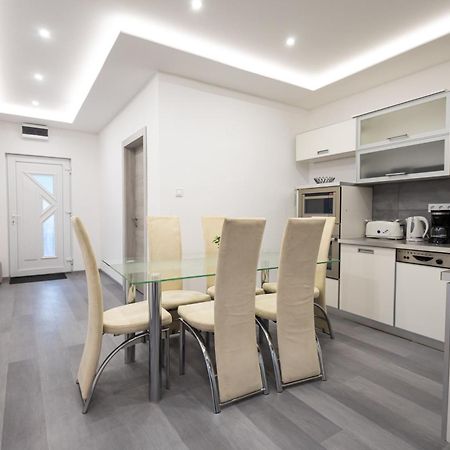 Fonix Apartman Debreţin Exterior foto